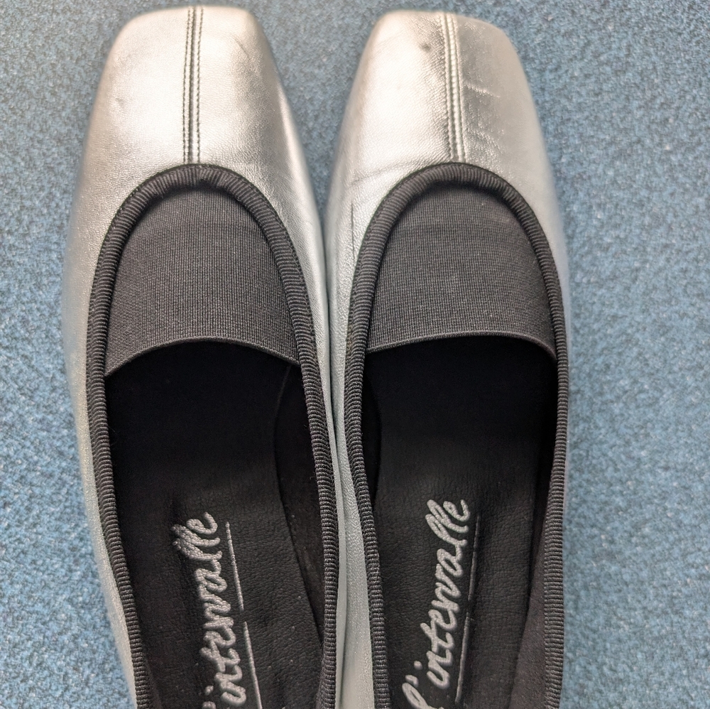 L' Intervalle Silver and Black Women's Ballet Flats - Size 7